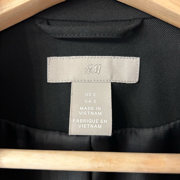 H&M Black Blazer - Picture 2 of 3